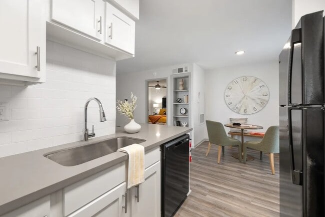 Building Photo - 2800 Ashford Trail Dr