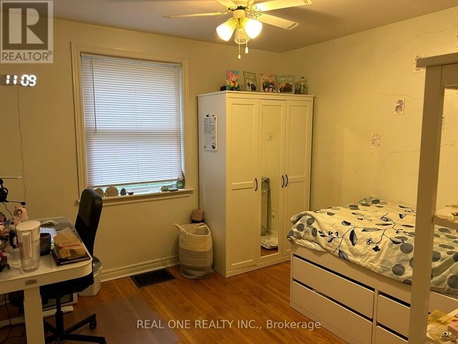 Photo du bâtiment - 92 Binkley Crescent