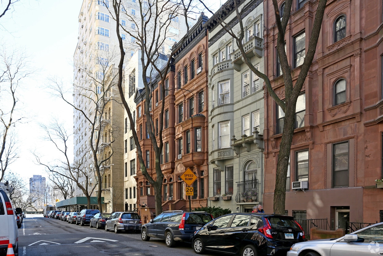 Building Photo - 10 W 90th St