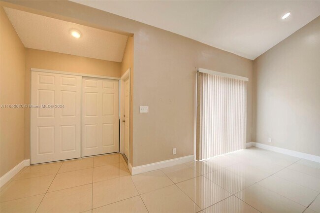 Foto del edificio - 2413 NW 55th Terrace