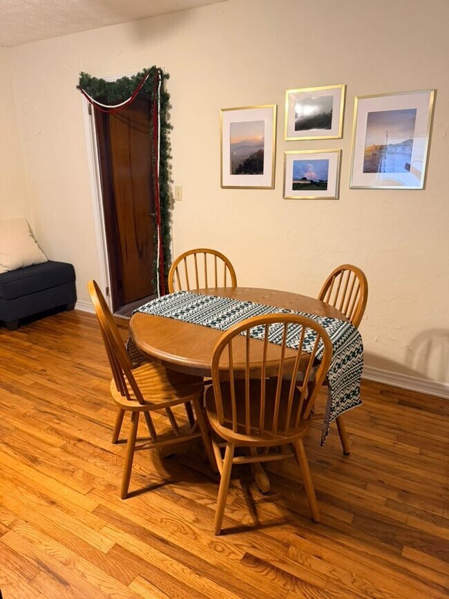 Foto del edificio - 232 W Chewacla Dr