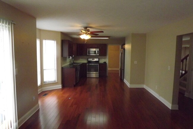 Building Photo - Spacious 4 Bed 2 Bath Huber Heights Home!