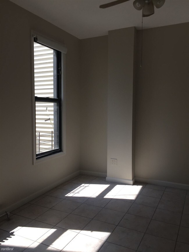 Building Photo - 3 br, 1 bath  - 98 Bushwick Ave 3R