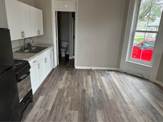 Foto del edificio - 228 E Center st