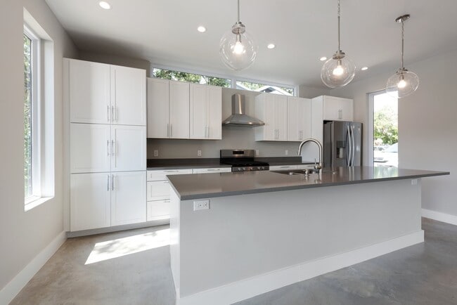Building Photo - 3107 Walling Dr