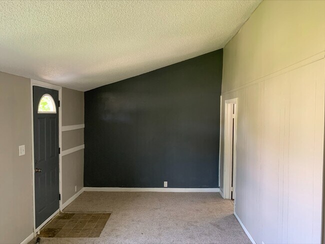 Entrada - 3406 S Overman Ave