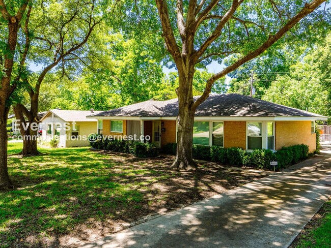 Building Photo - 8633 Westglen Dr
