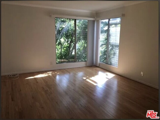 Foto del edificio - 1438 S Barrington Ave