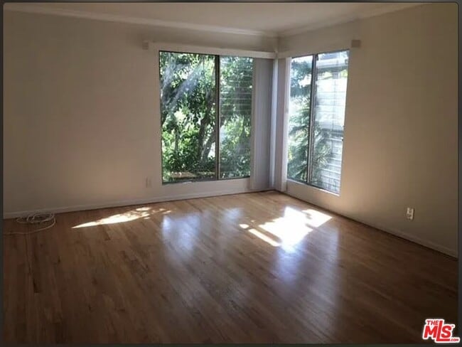 Building Photo - 1438 S Barrington Ave