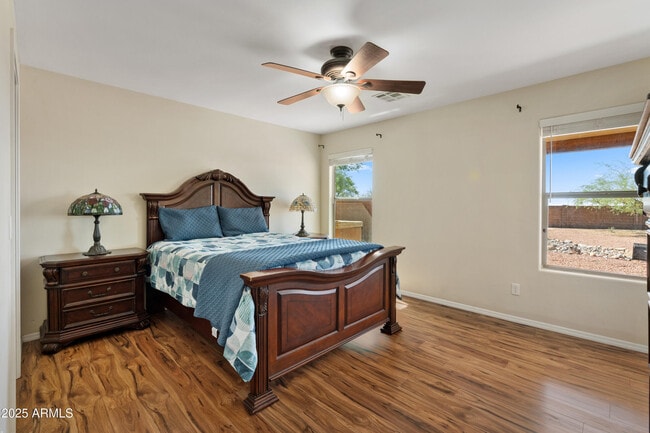 Foto del edificio - 22601 Weaver Valley Dr