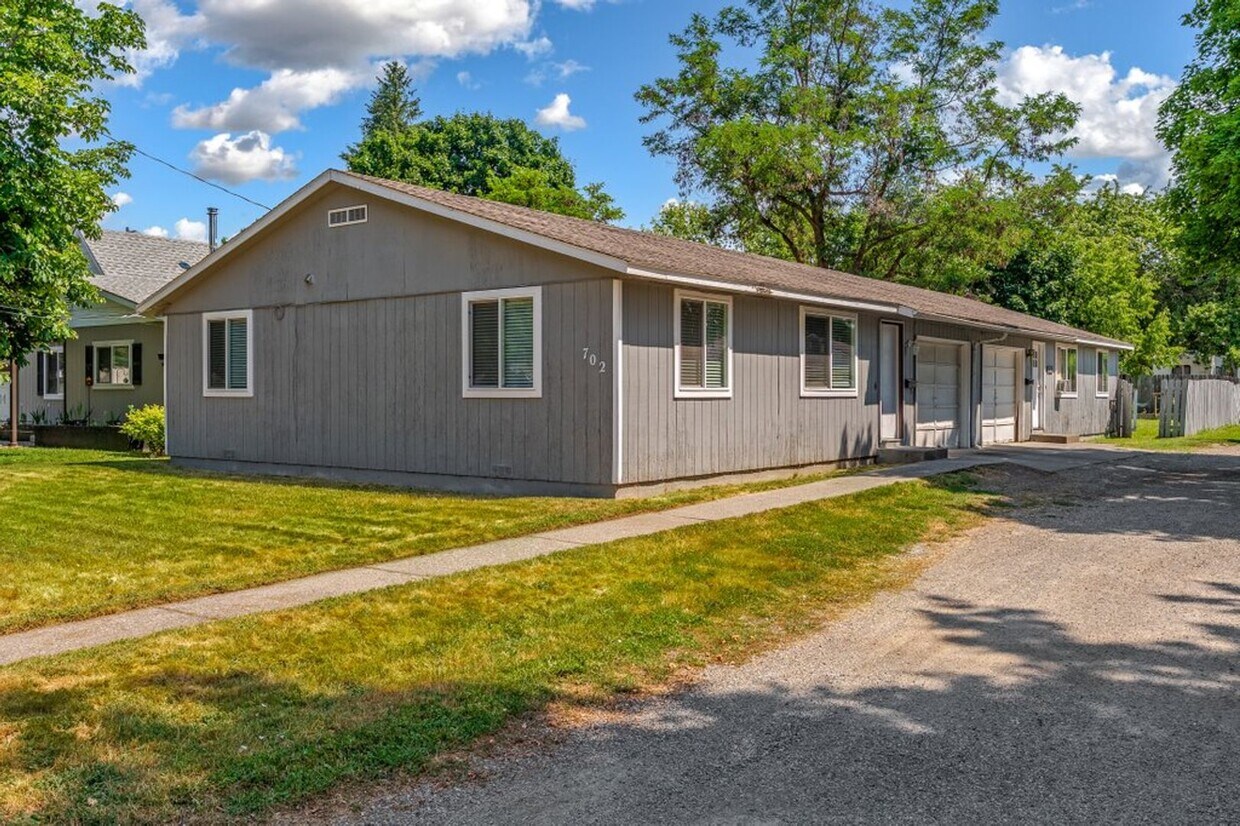 Foto principal - Downtown CDA duplex 3 bed 1 bath NEW REMODEL