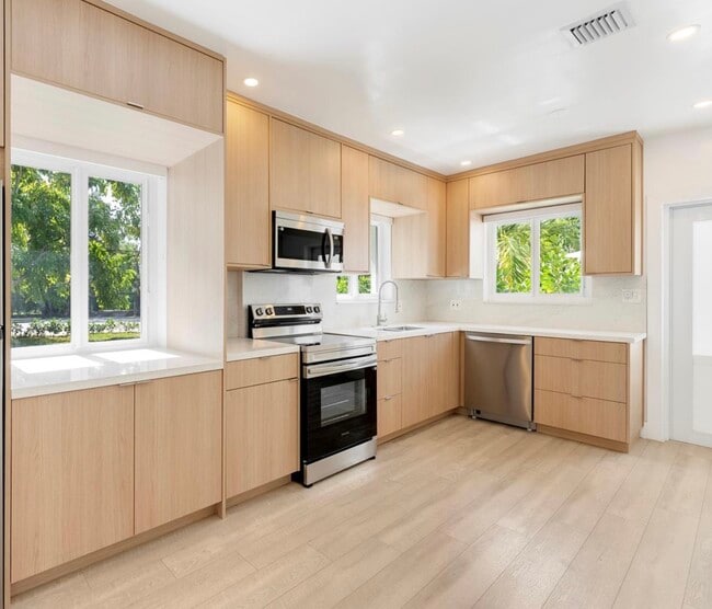 Foto del edificio - 810 NW 7th St