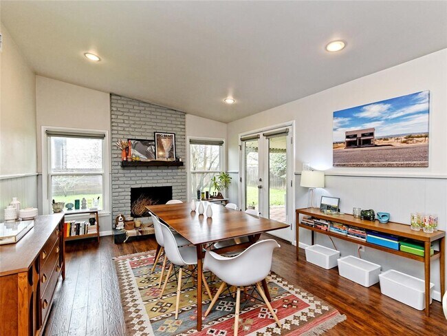 Foto del edificio - 1603 Sweetbriar Ave