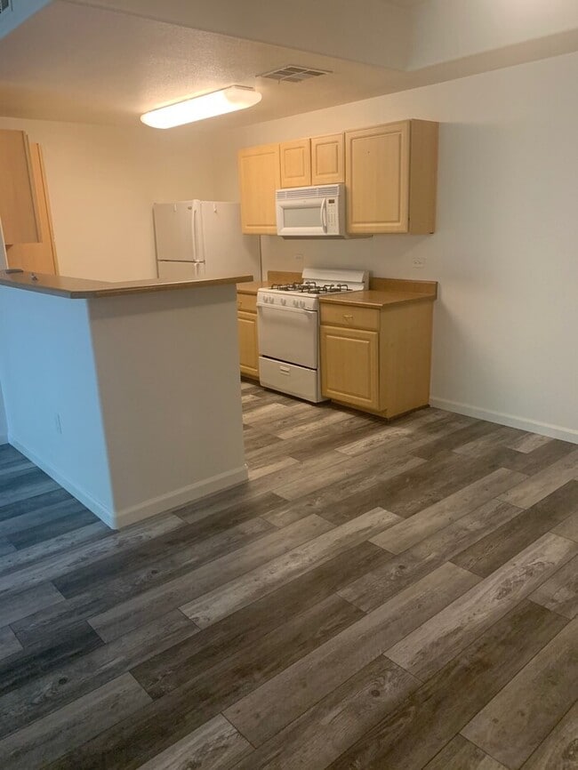 Building Photo - Renters Warehouse proudly presents a beaut...