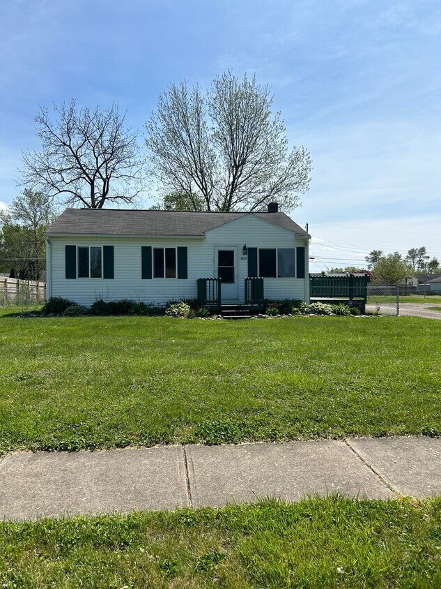 Primary Photo - Cozy Ranch Style Home on Large Lot