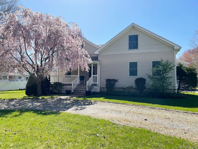 Foto del edificio - 290 Walnut Tree Hill Rd
