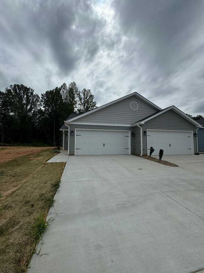 Foto del edificio - 137 Brawley Villas Pl