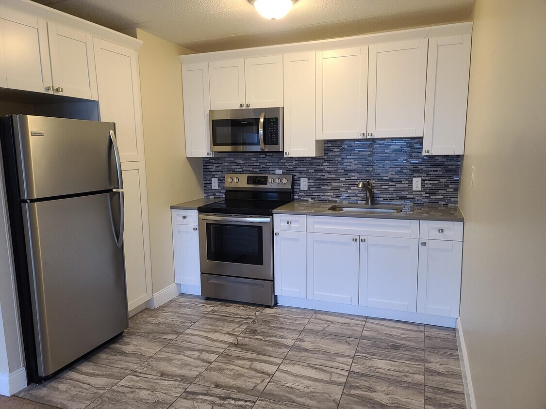 685 Prospect Ave Unit 11A, Fairview, NJ 07022 Room for Rent in