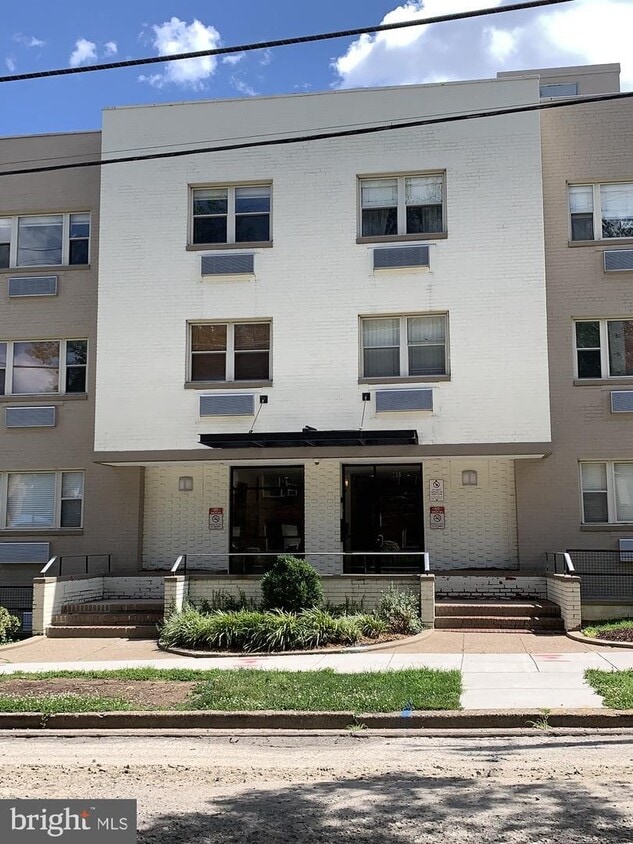 Welcome Home! - 738 Longfellow St NW