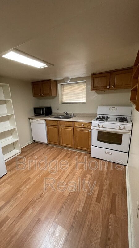Photo - 3141 Beechwood Blvd Apartment