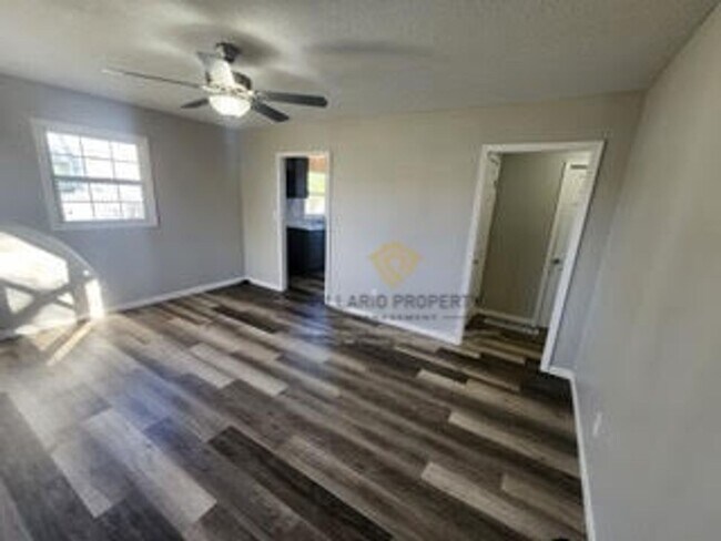 Foto del edificio - Renovated 2 Bedroom / 1 Bathroom Available...