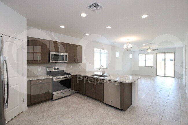 Foto del edificio - 8810 W Pasadena Ave