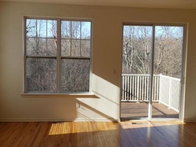 Building Photo - 49 Meadow View Dr