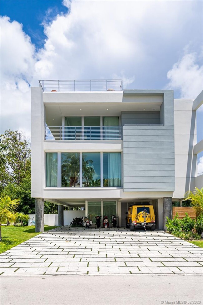 Building Photo - 641 S Mashta Dr
