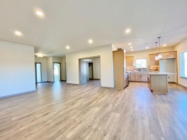 Foto del edificio - Brand New Luxury Home in Gated Community - Furnished Option Available