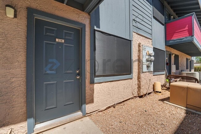 Building Photo - Unit B114