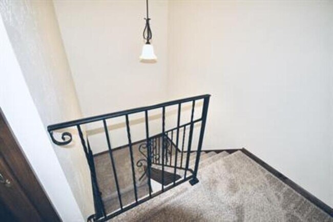 Foto del edificio - 2410 Canter Ln