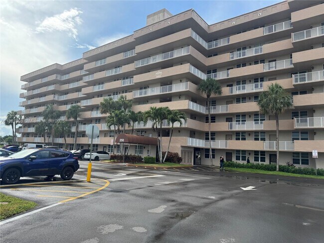 Foto del edificio - 250 Jacaranda Dr