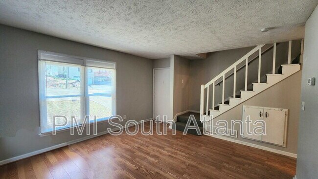Foto del edificio - 834 Ridge Ave