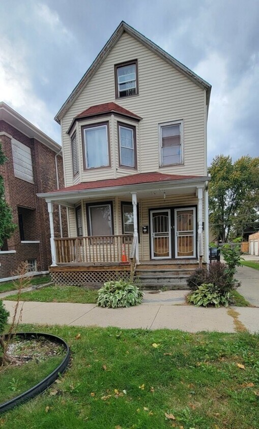 Foto principal - 8544 S Exchange Ave