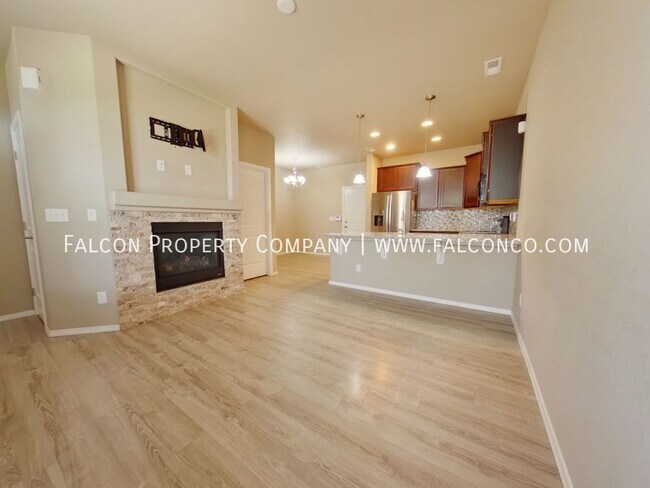 Foto del edificio - Gorgeous Townhouse in Stetson Hills! - Ava...