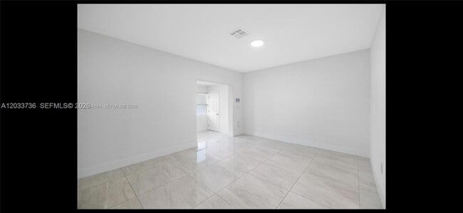 Foto del edificio - 529 NW 42nd St