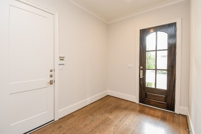 Foto del edificio - 810 Remington Glade Dr