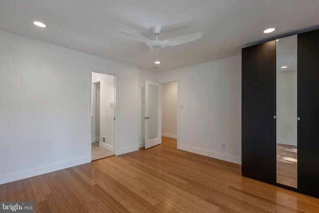 Foto del edificio - 5250 Pooks Hill Rd