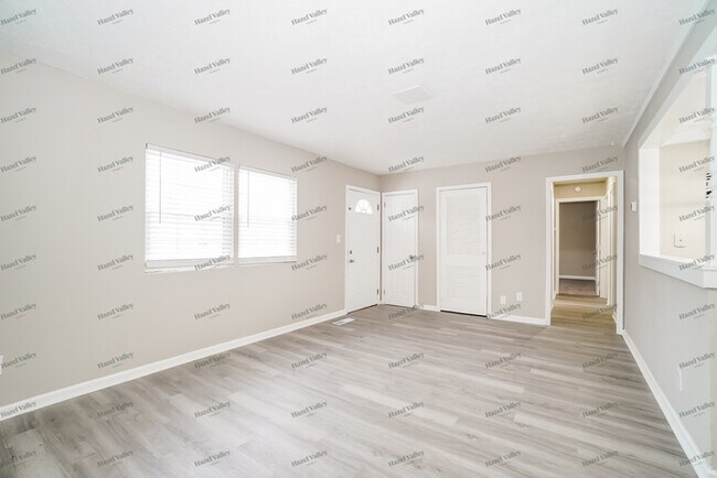 Foto del edificio - 1121 Gibson Rd