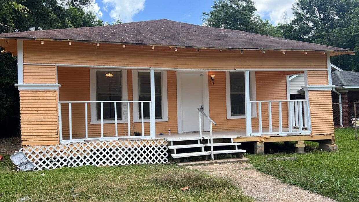 Primary Photo - 755 Doucette Ave