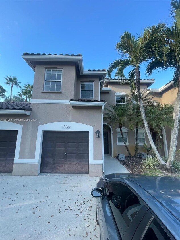 Foto principal - 13227 NW 7th Dr