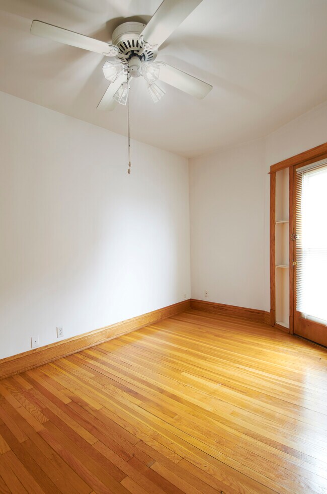 Bedroom - 5615 N Winthrop Ave
