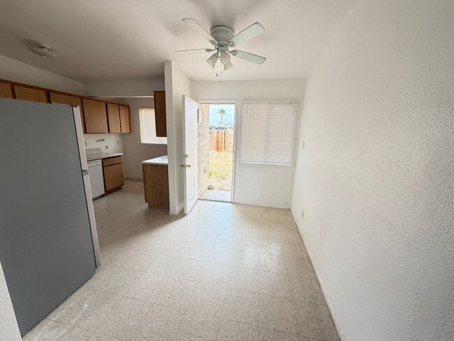 Building Photo - 517 Palm Dr