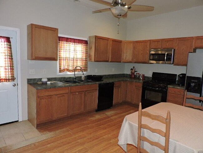 Building Photo - 1 br, 1.5 bath House - Down 6494 Jenkins Lane