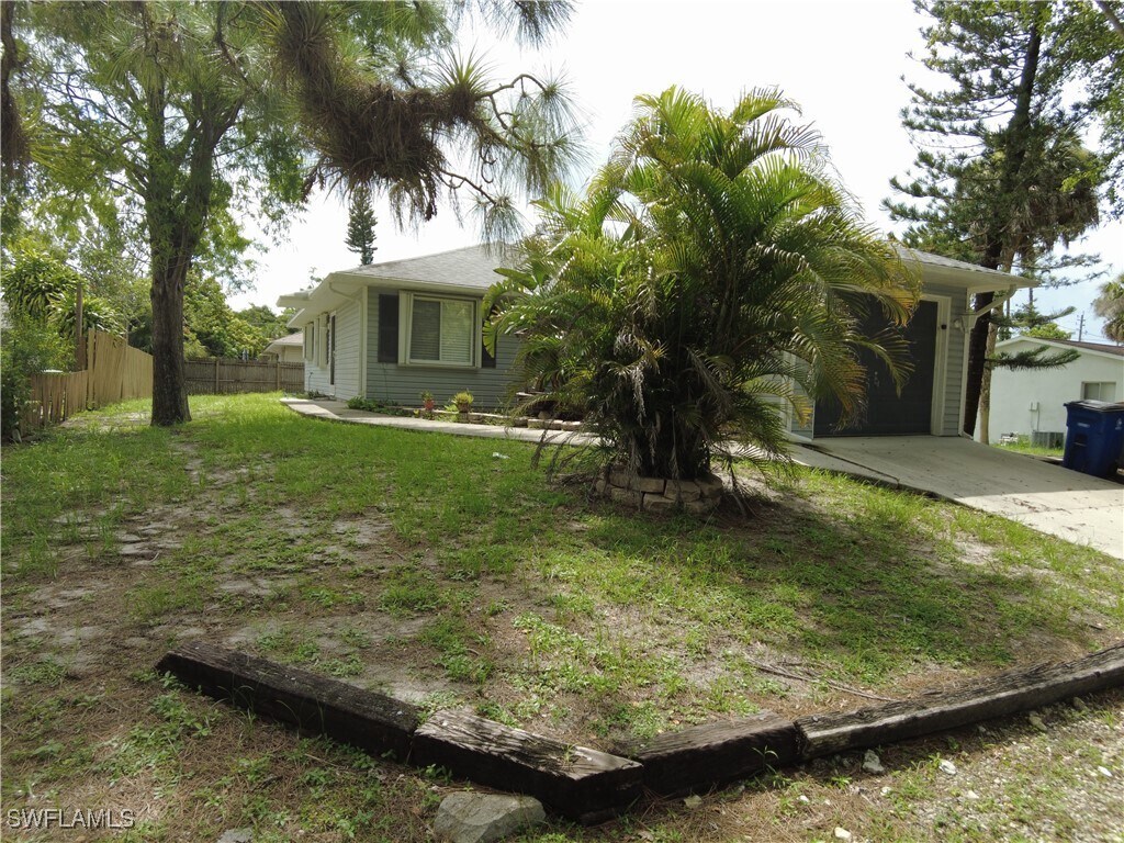 Foto principal - 27052 S Riverside Dr