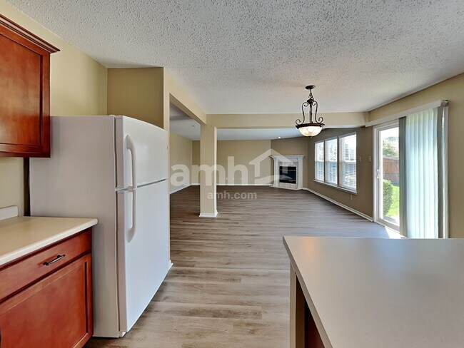 Foto del edificio - 10351 Lee Stewart Ln