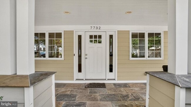 Foto del edificio - 7732 W Shore Rd
