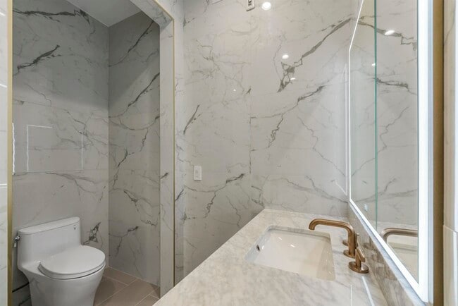Foto del edificio - 327.5 7th St