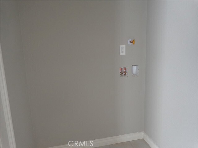 Foto del edificio - 8956 Hickory Ave