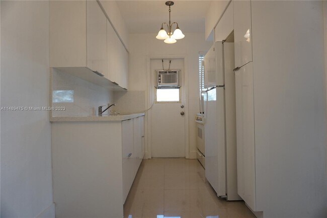 Foto del edificio - 4015 Indian Creek Dr